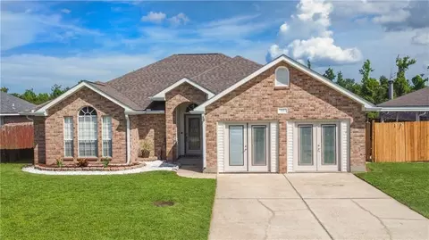 82 Moss Dr, Laplace, LA 70068
