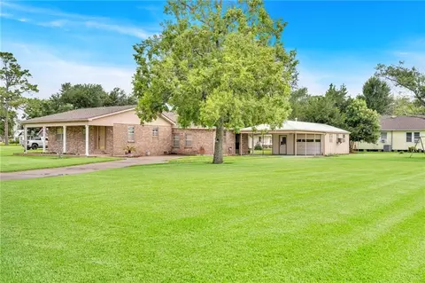 15783 River Rd, Hahnville, LA 70057