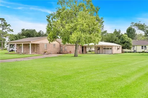 15783 River Rd, Hahnville, LA 70057