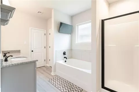 Bath - 214 Ashton Oaks Ln, Luling, LA 70070 photo 1 of 3