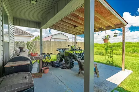 Exterior - 214 Ashton Oaks Ln, Luling, LA 70070 photo 4 of 8