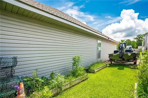Exterior - 214 Ashton Oaks Ln, Luling, LA 70070 photo 7 of 8