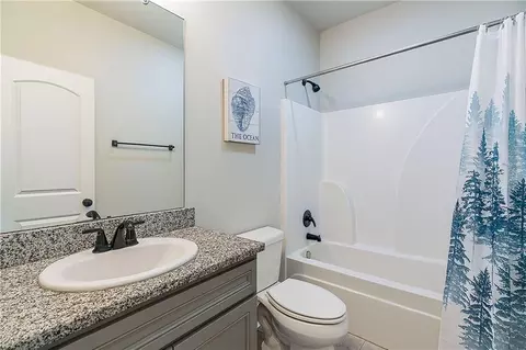 Bath - 214 Ashton Oaks Ln, Luling, LA 70070 photo 3 of 3