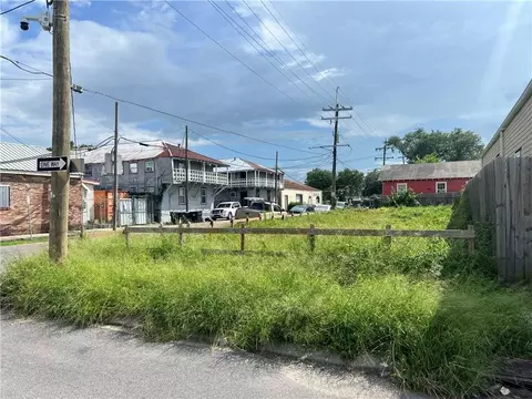 2200 4th St, New Orleans, LA 70113