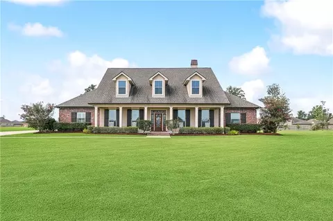 5 W Kori Ln, Waggaman, LA 70094