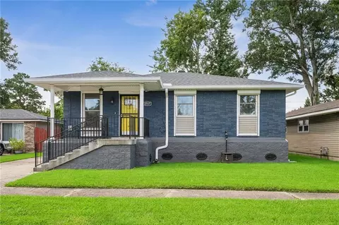 2717 Russell Dr, Marrero, LA 70072
