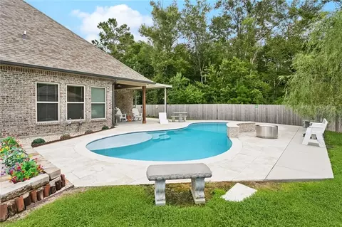 Exterior - 327 Saw Grass Loop, Covington, LA 70435 photo 4 of 15