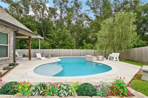 Exterior - 327 Saw Grass Loop, Covington, LA 70435 photo 10 of 15