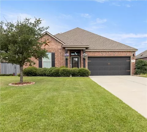 908 Lakeshore Village Pt, Slidell, LA 70461