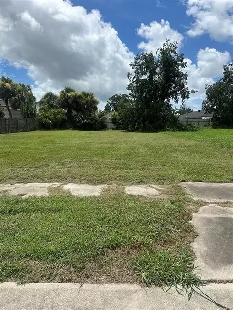 8341 Sabre Dr, Chalmette, LA 70043