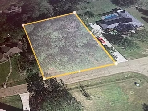30299 Woodland West Dr, Lacombe, LA 70445