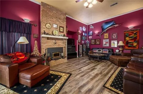 Living - 49 Ashton Rd, Boyce, LA 71409 photo 1 of 2