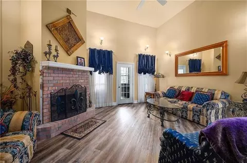 Living - 49 Ashton Rd, Boyce, LA 71409 photo 2 of 2