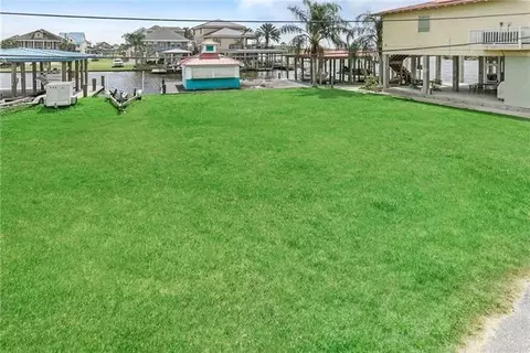 119 Wilkinson Ln, Port Sulphur, LA 70083