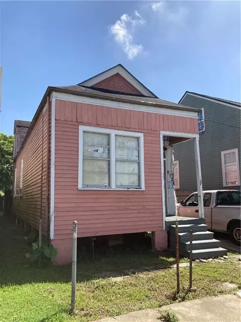 8723 Willow St, New Orleans, LA 70118