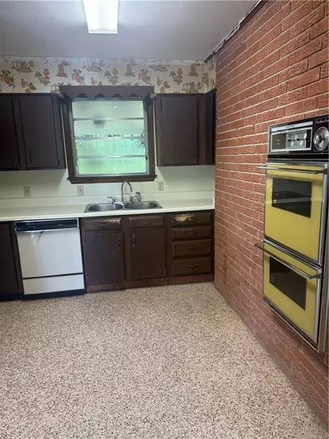 Kitchen - 199 Tchefuncte Dr, Covington, LA 70433 photo 1 of 1