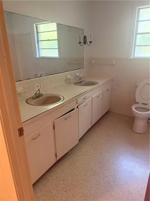 Bath - 199 Tchefuncte Dr, Covington, LA 70433 photo 1 of 3