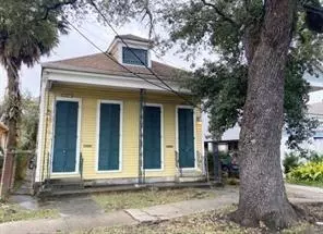 8316 S 18 S Claiborne Ave, New Orleans, LA 70118