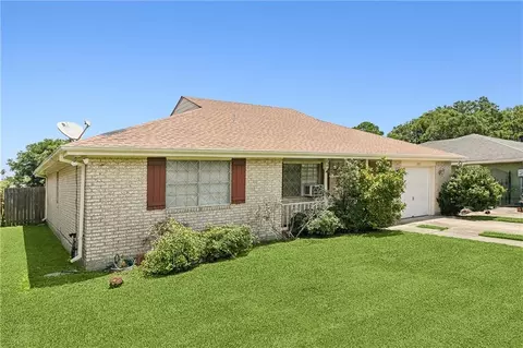 7911 Pebble Dr, New Orleans, LA 70128