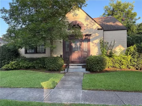 214 Ridgewood Dr, Metairie, LA 70005