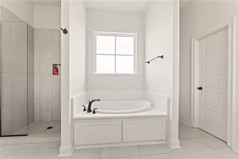 Bath - 1680 Continental Dr, Covington, LA 70433 photo 2 of 3