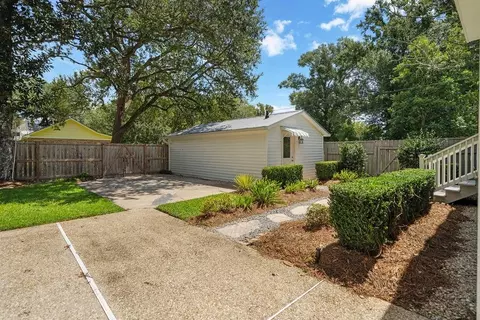 Exterior - 204 W 15th Ave, Covington, LA 70433 photo 4 of 9