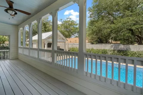 Exterior - 204 W 15th Ave, Covington, LA 70433 photo 3 of 9