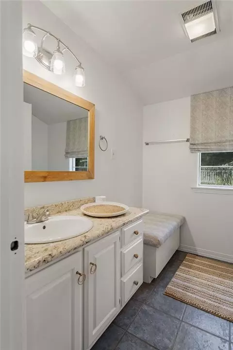 Bath - 204 W 15th Ave, Covington, LA 70433 photo 4 of 4