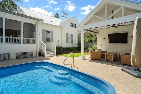 Exterior - 204 W 15th Ave, Covington, LA 70433 photo 7 of 9