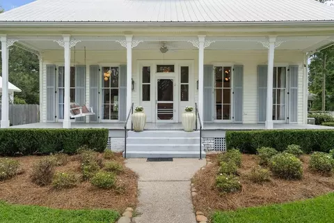 Exterior - 204 W 15th Ave, Covington, LA 70433 photo 2 of 10