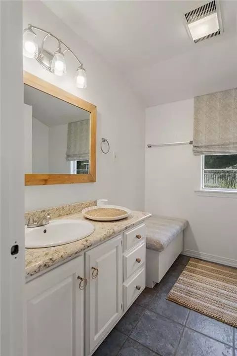 Bath - 204 W 15th Ave, Covington, LA 70433 photo 4 of 4