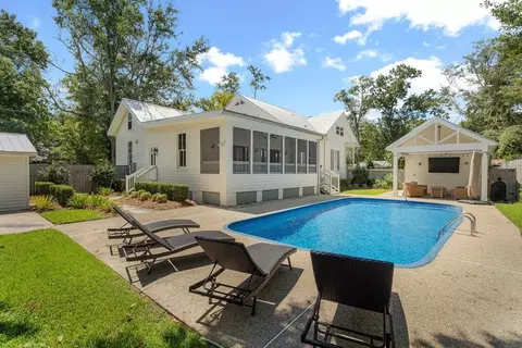 Exterior - 204 W 15th Ave, Covington, LA 70433 photo 6 of 10