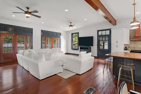 Living - 204 W 15th Ave, Covington, LA 70433 photo 2 of 3
