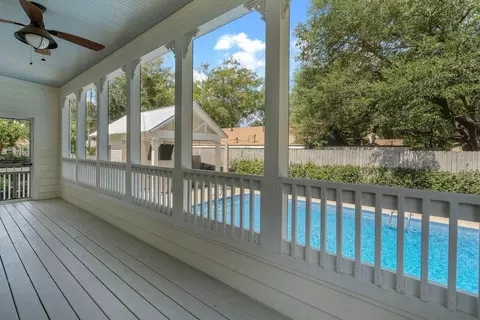 Exterior - 204 W 15th Ave, Covington, LA 70433 photo 3 of 10