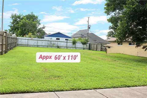 208 Mink Dr, Arabi, LA 70032