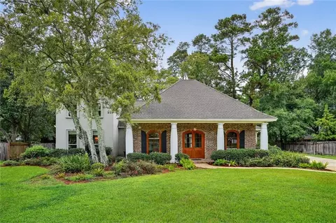 7013 Edgewater Dr, Mandeville, LA 70471