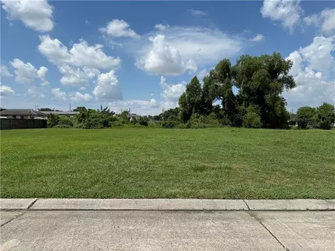 20 Mary Ann Pl, Gretna, LA 70053