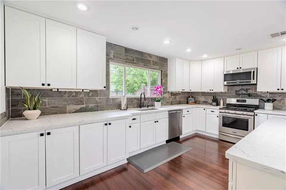 Kitchen - 5430 Saint Bernard Ave, New Orleans, LA 70122 photo 1 of 2