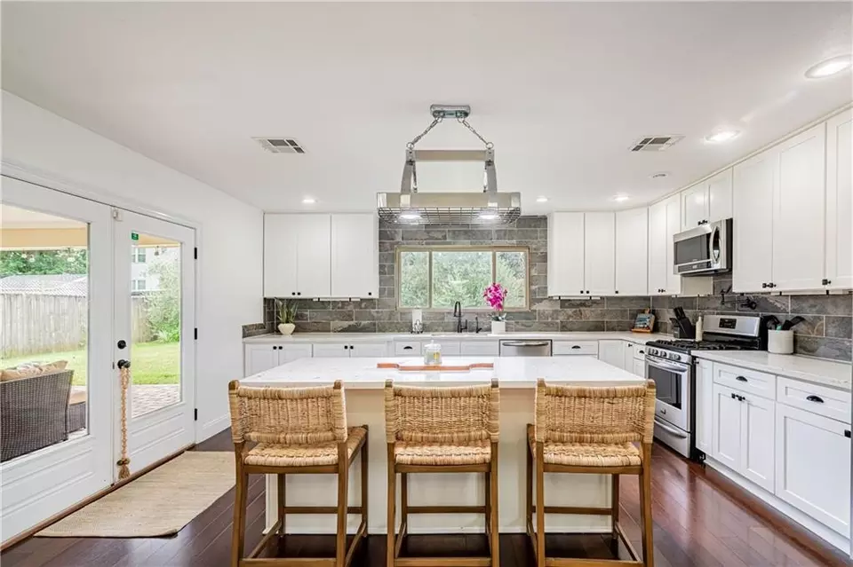 Kitchen - 5430 Saint Bernard Ave, New Orleans, LA 70122 photo 2 of 2