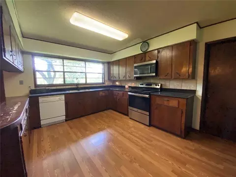 Kitchen - 20213 Narrow Rd, Covington, LA 70435 photo 2 of 2