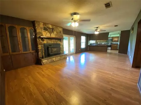 Living - 20213 Narrow Rd, Covington, LA 70435 photo 3 of 4