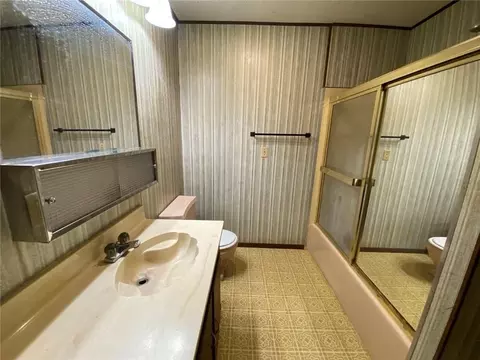 Bath - 20213 Narrow Rd, Covington, LA 70435 photo 1 of 2