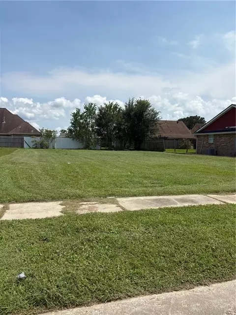 3020 Lakewood Dr, Violet, LA 70092