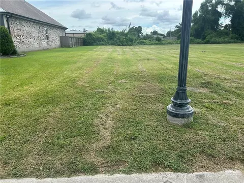 18 Mary Ann Pl, Gretna, LA 70053