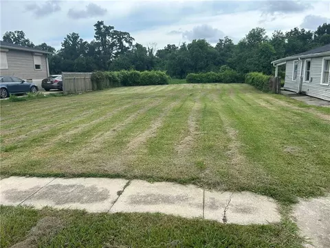 2608 Hero Dr, Gretna, LA 70053