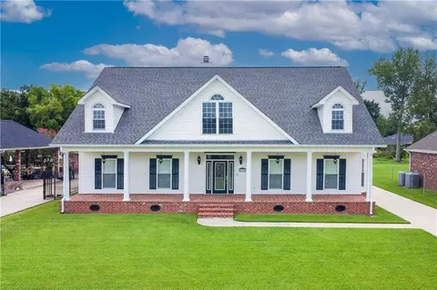 160 Belle Grove Dr, Laplace, LA 70068