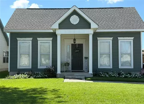 5228 Savannah Ln, Marrero, LA 70072