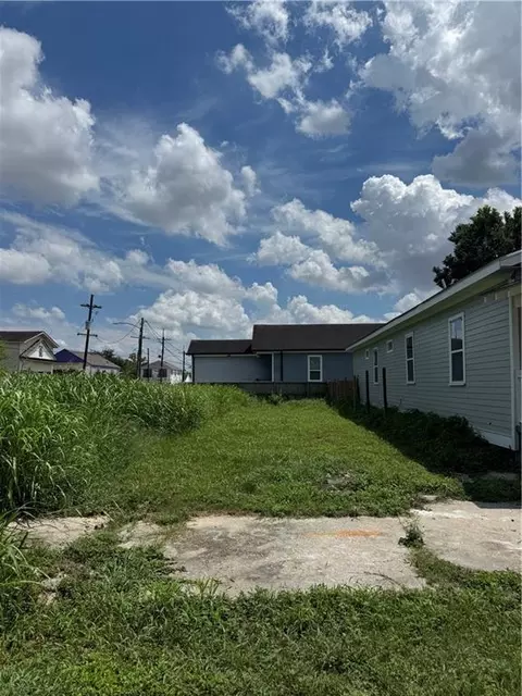 2602 S Miro St, New Orleans, LA 70125