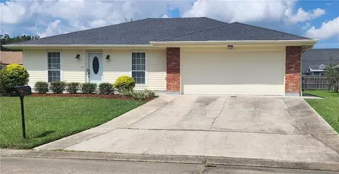 135 Dunleith Dr, Destrehan, LA 70047