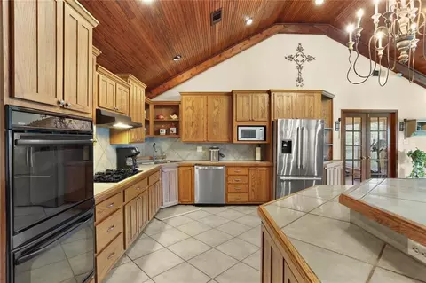 Kitchen - 81439 Jim Sharp Rd, Covington, LA 70435 photo 3 of 3